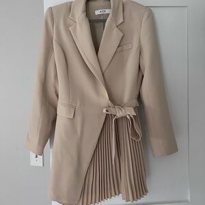 ASTR Women's Beige/ Butter yellow Blazer Dress